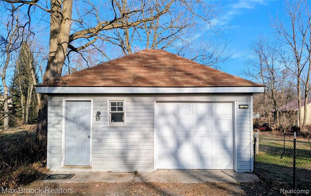 6227 Clarkston Road Clarkston, MI 48346 - Photo 27 of 29 Gallery Image 27