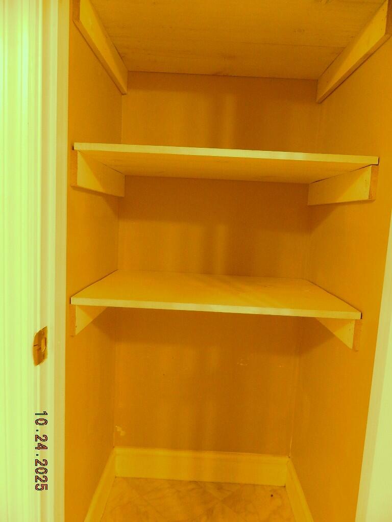 4575 Highway 136 Trenton, GA 30752 - Photo 28 of 33 Linen closet