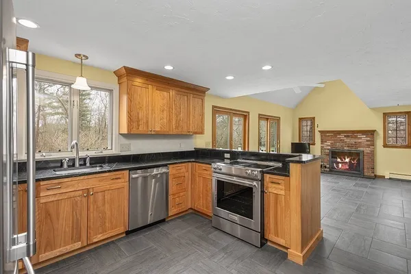 $689,000 | 7 Neck Hill Road, Mendon, MA 01756