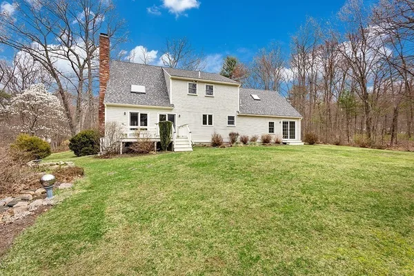 $689,000 | 7 Neck Hill Road, Mendon, MA 01756