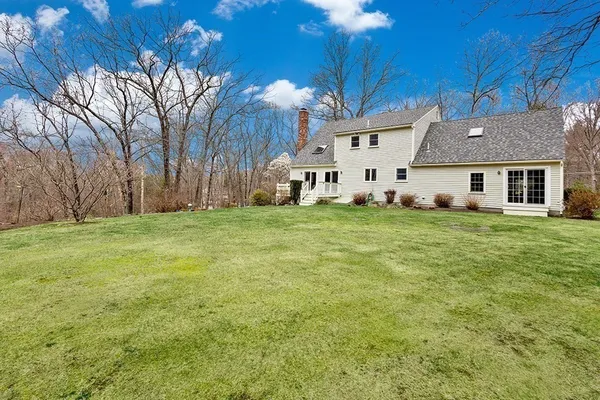 $689,000 | 7 Neck Hill Road, Mendon, MA 01756
