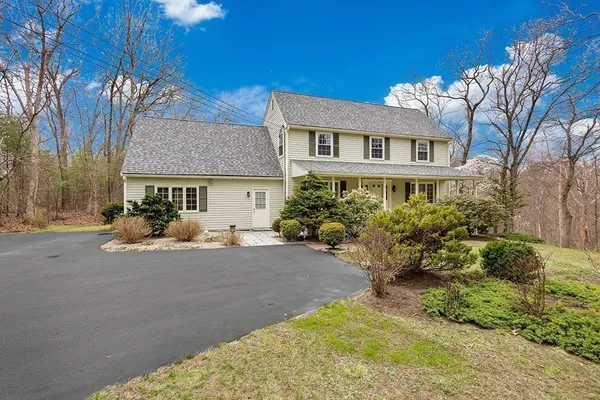 $689,000 | 7 Neck Hill Road, Mendon, MA 01756