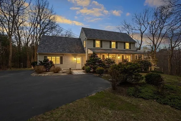 $689,000 | 7 Neck Hill Road, Mendon, MA 01756
