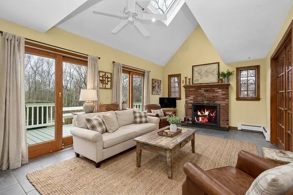 $689,000 | 7 Neck Hill Road, Mendon, MA 01756