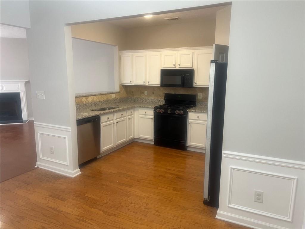 3809 Dandridge Way Northwest Duluth, GA 30096 - Photo 5 of 12 a kitchen with granite countertop a stove and a refrigerator