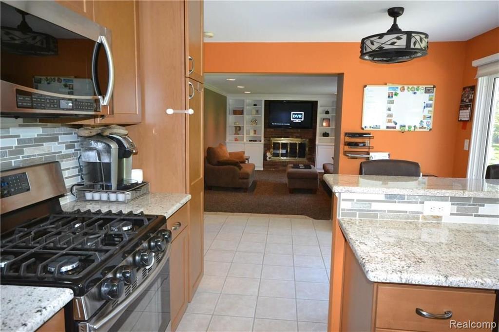 35870 Fredericksburg Road Farmington Hills, MI 48331 - Photo 11 of 45