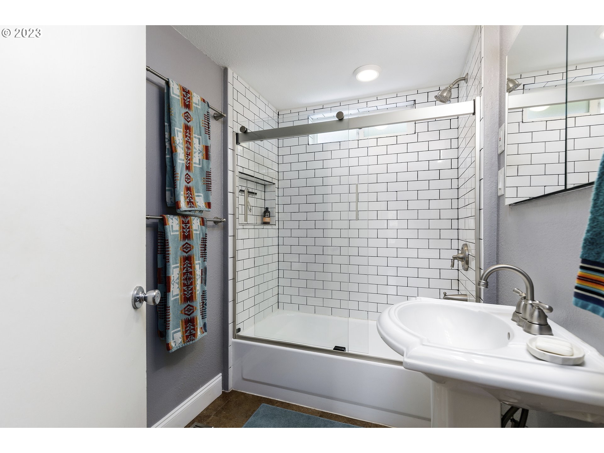 3940 Southwest Pomona Street Portland, OR 97219 - Photo 15 of 25 Gallery Image 15