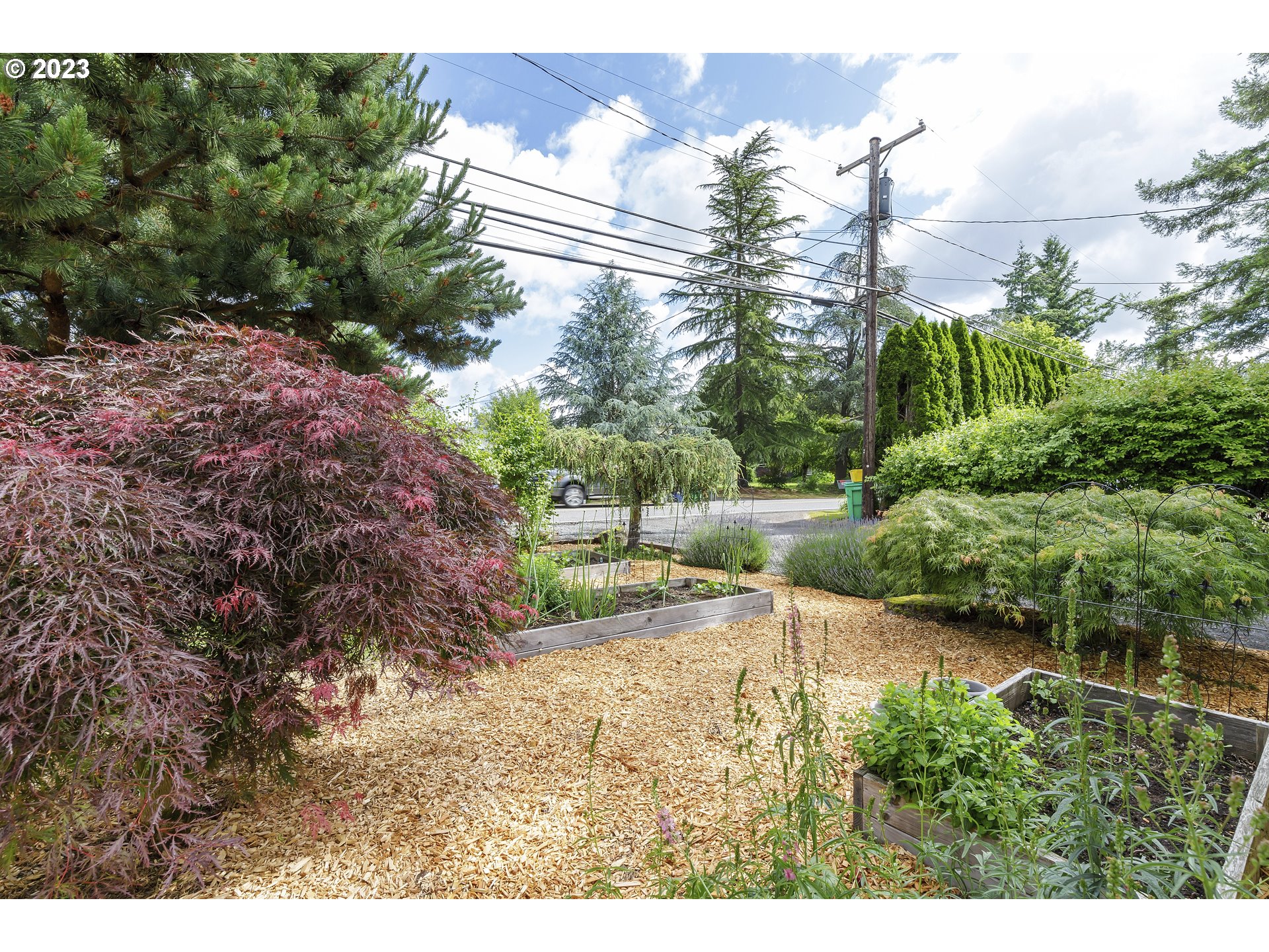 3940 Southwest Pomona Street Portland, OR 97219 - Photo 4 of 25 Gallery Image 4