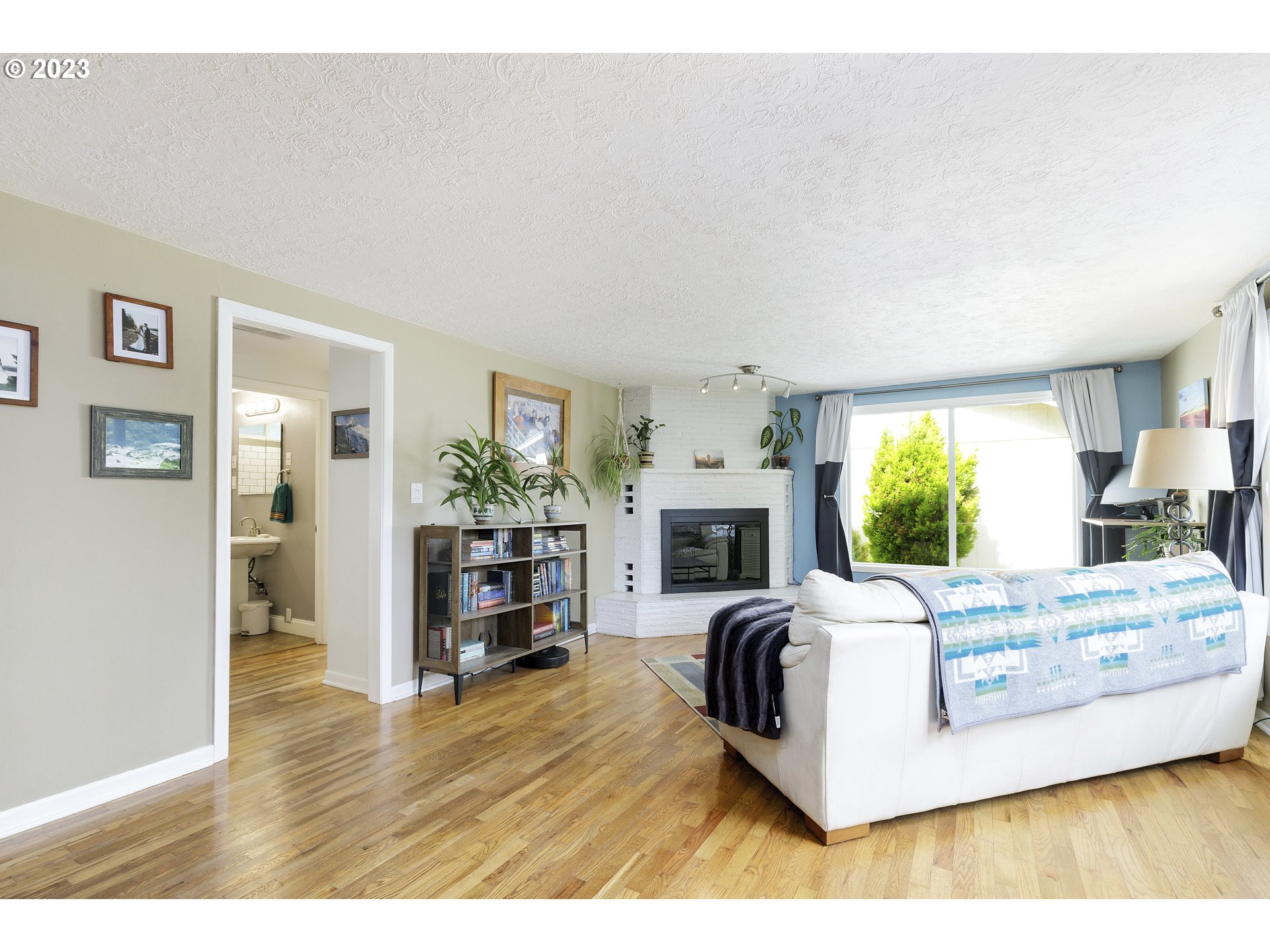 3940 Southwest Pomona Street Portland, OR 97219 - Photo 5 of 25 Gallery Image 5