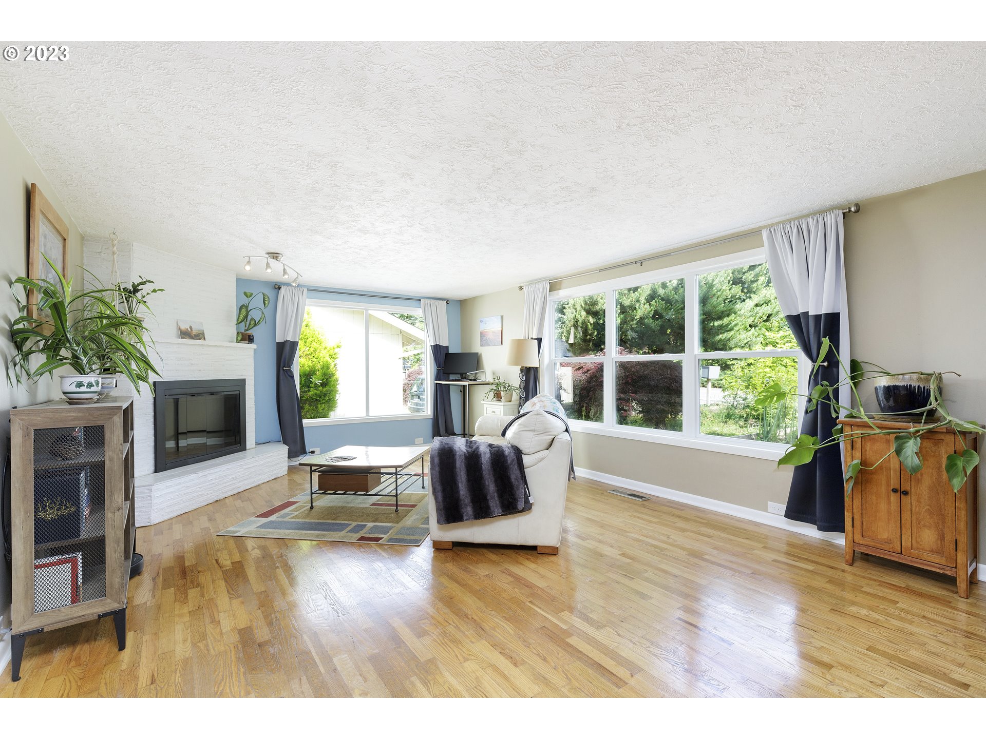 3940 Southwest Pomona Street Portland, OR 97219 - Photo 6 of 25 Gallery Image 6