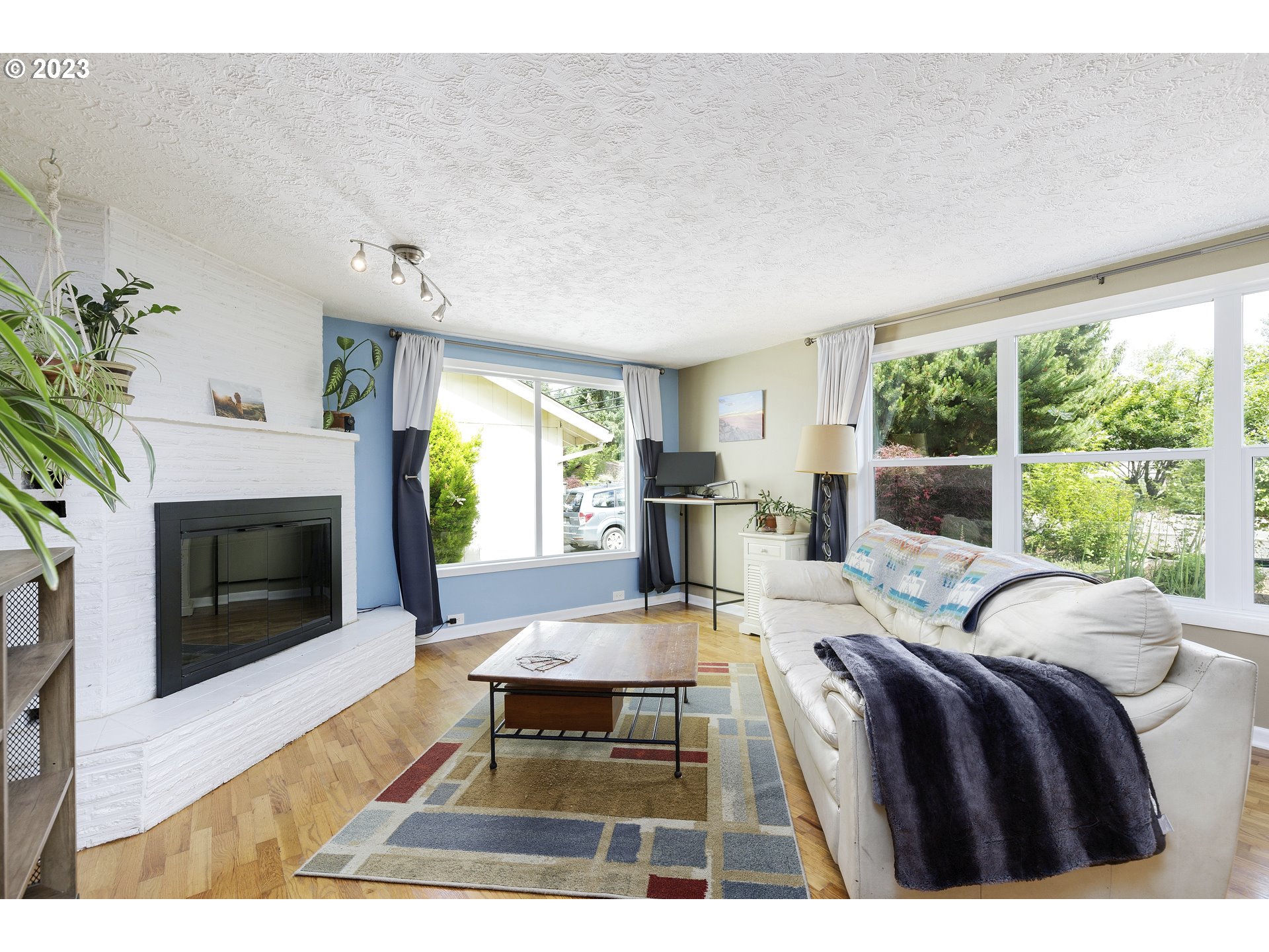3940 Southwest Pomona Street Portland, OR 97219 - Photo 7 of 25 Gallery Image 7