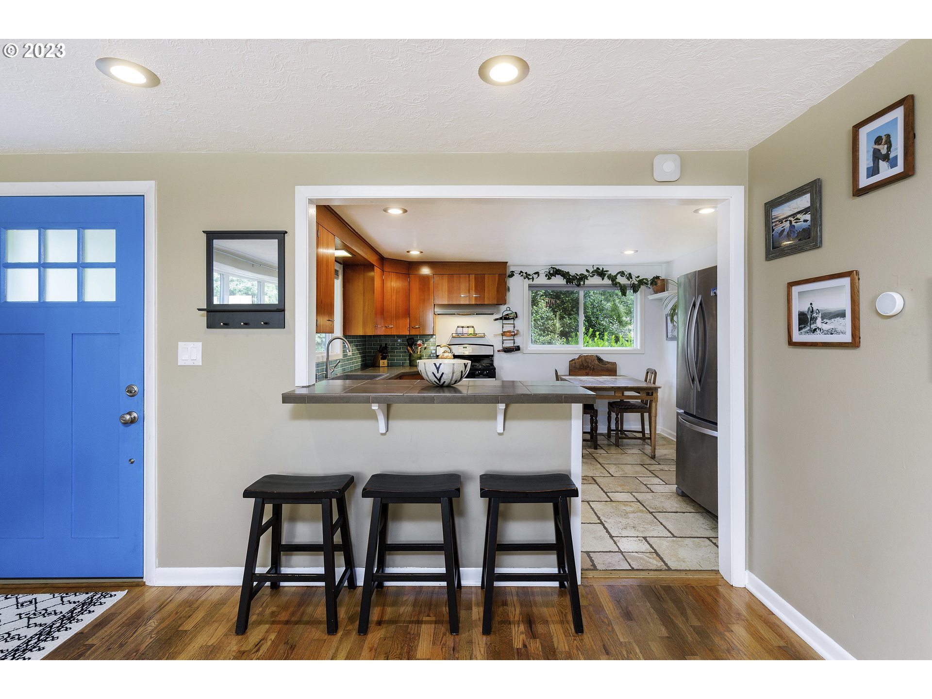 3940 Southwest Pomona Street Portland, OR 97219 - Photo 9 of 25 Gallery Image 9