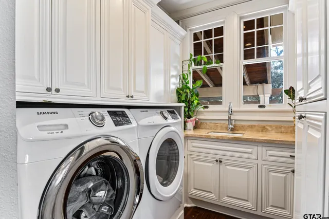 a view of washer and dryer