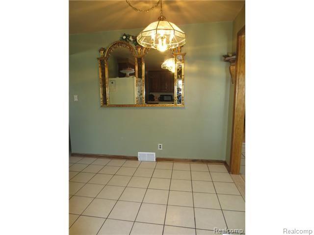 26751 Ford Road Dearborn Heights, MI 48127 - Photo 20 of 45 Eating area 2.jpg