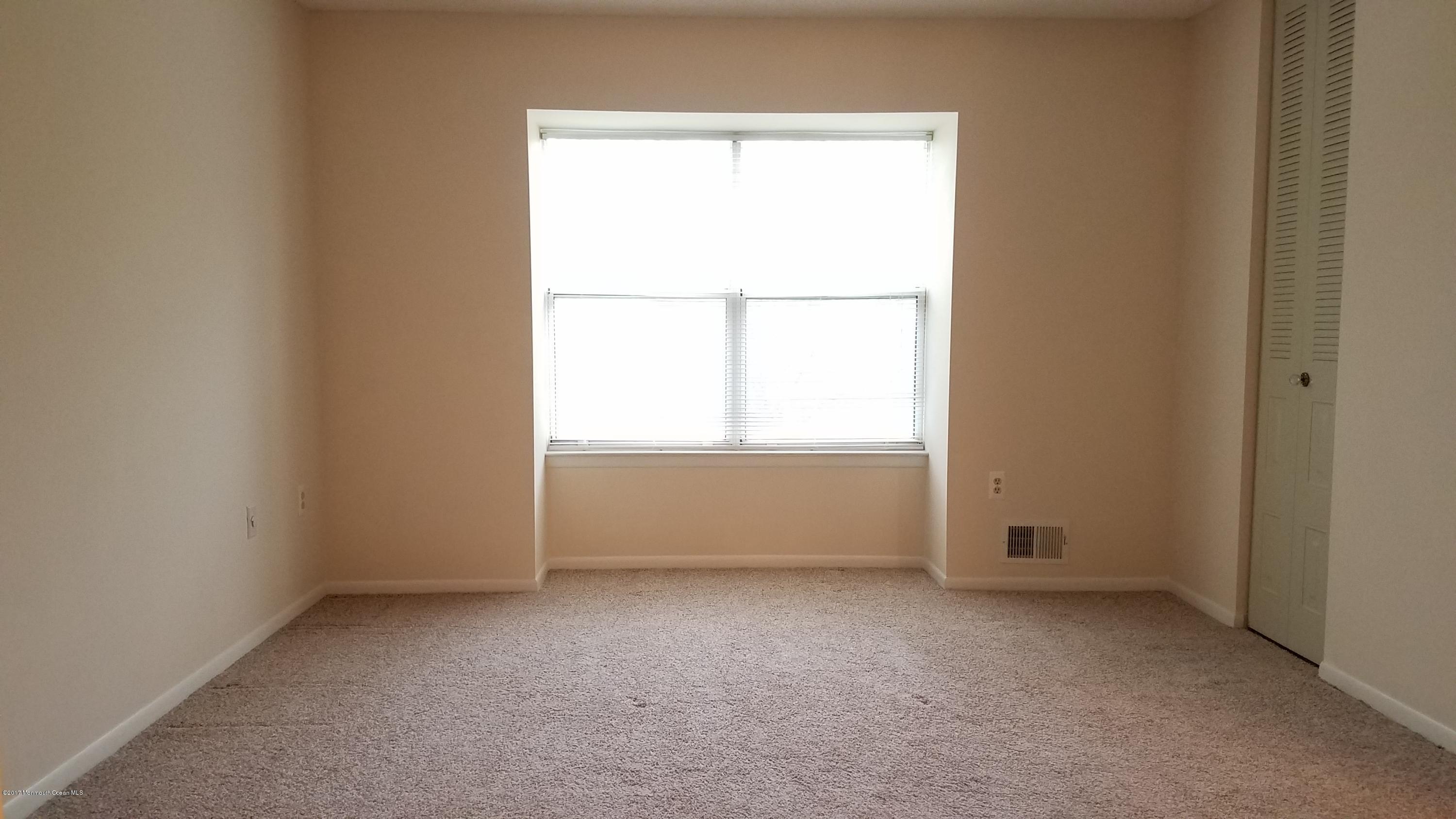 244 Ravenswood Road Englishtown, NJ 07726 - Photo 10 of 28 20170425_101024