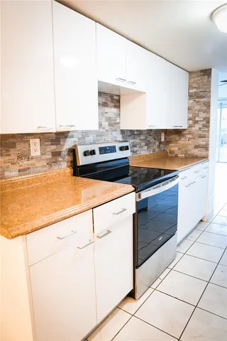 $2,400 | 9210 Fontainebleau Boulevard, Unit 103, Miami, FL 33172