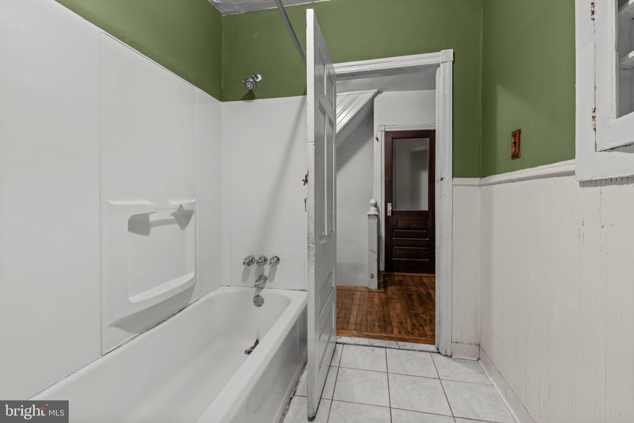 4401 Pine Street Philadelphia, PA 19104 - Photo 39 of 63 3rd floor bathroom