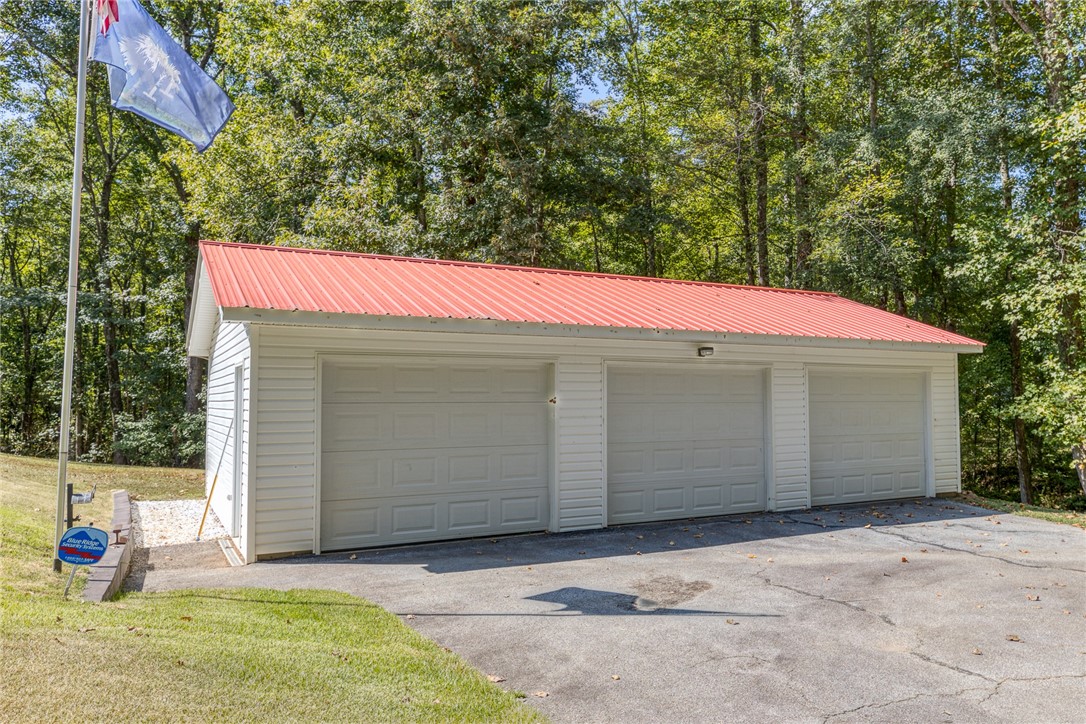 156 Spur Road Six Mile, SC 29682 - Photo 4 of 22 Gallery Image 4