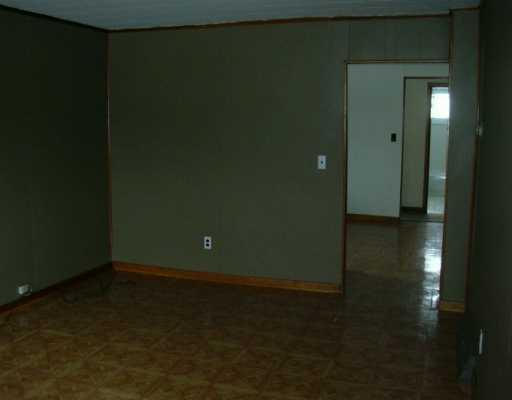 512 State Rte 908 Extension Tarentum, PA 15084 - Photo 3 of 8 Living Room.
