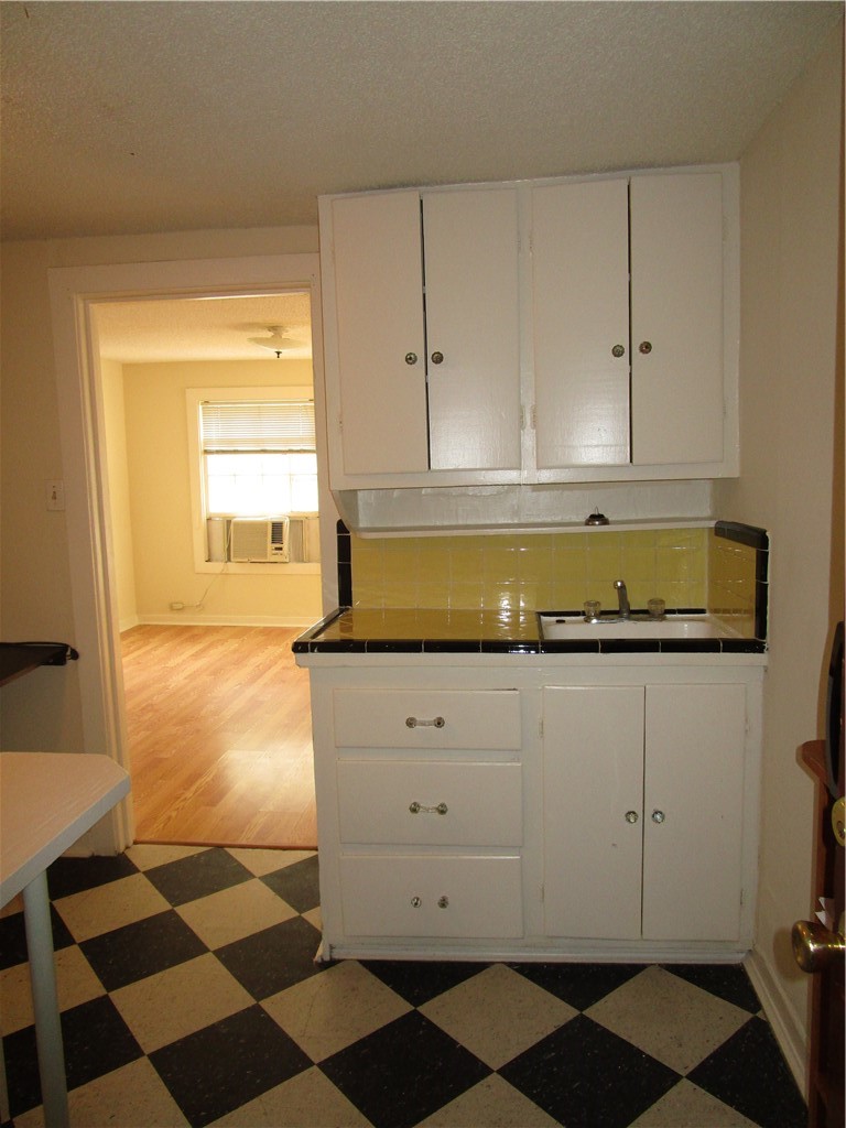 908 West 22nd Street, Unit E Austin, TX 78705 - Photo 2 of 4