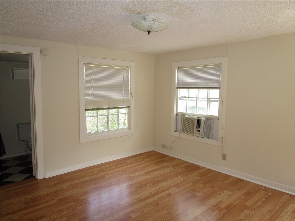 908 West 22nd Street, Unit E Austin, TX 78705 - Photo 7 of 9