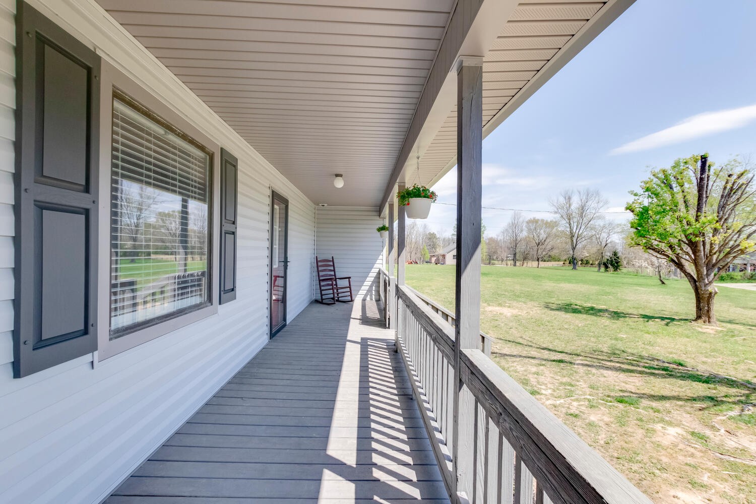 259 Toad Road Dowelltown, TN 37059 - Photo 3 of 19 a view of a balcony with yard