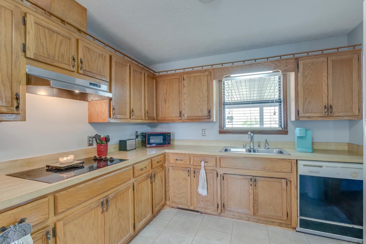 259 Toad Road Dowelltown, TN 37059 - Photo 5 of 19 a kitchen with cabinets appliances a sink and a window