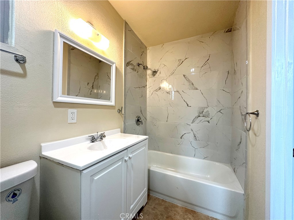 828 West 23rd Street Merced, CA 95340 - Photo 15 of 19 a bathroom with a sink a toilet and a bathtub