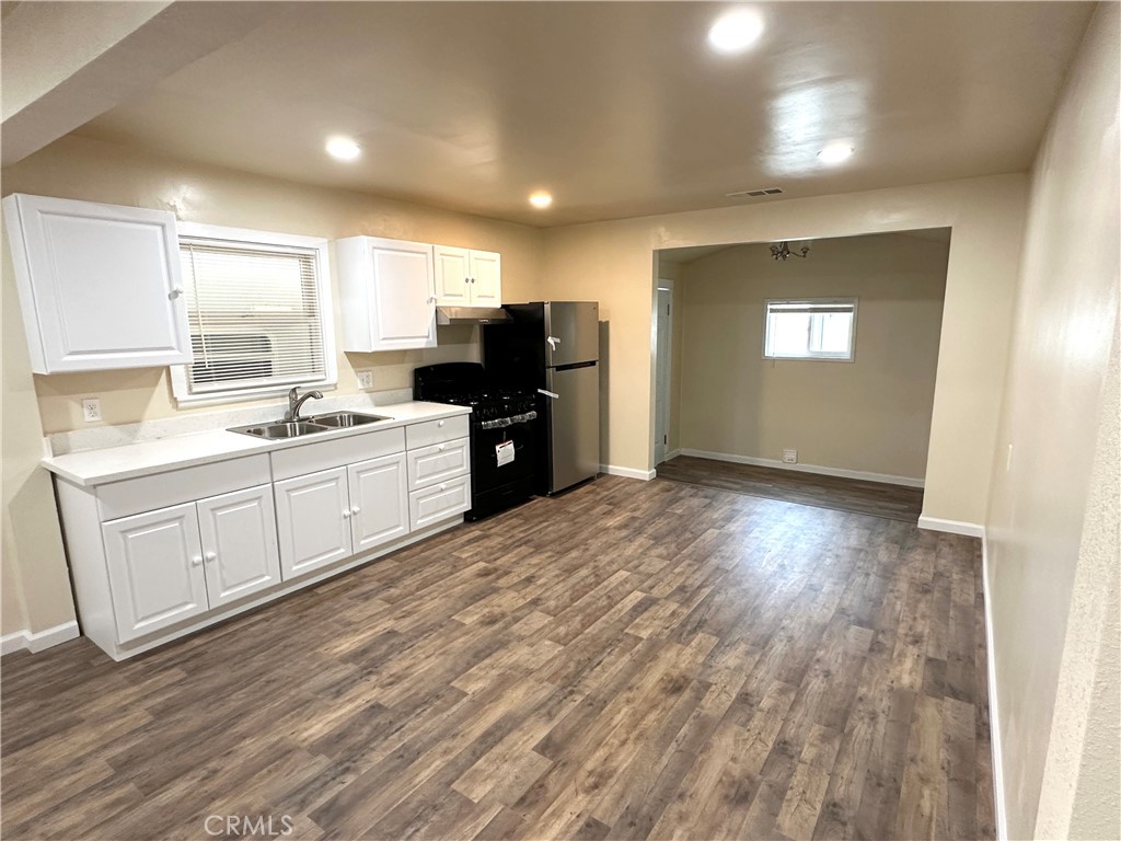 828 West 23rd Street Merced, CA 95340 - Photo 4 of 19 a kitchen with a sink a window and cabinets