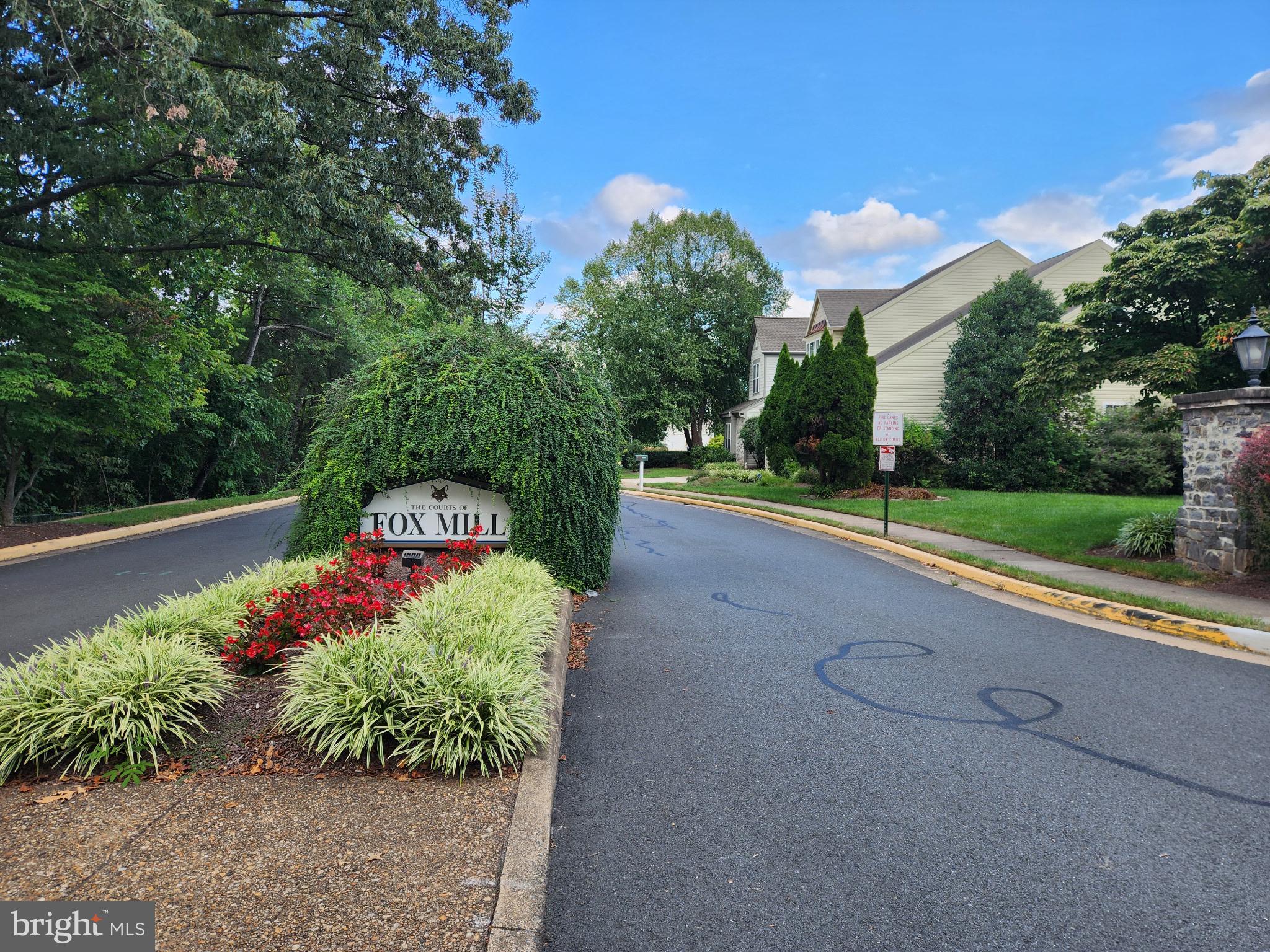 12525 Fox View Way Reston, VA 20191 - Photo 9 of 13 Community entrance