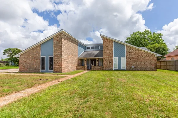 $250,000 | 2120 Waverly Circle, Port Arthur, TX 77640