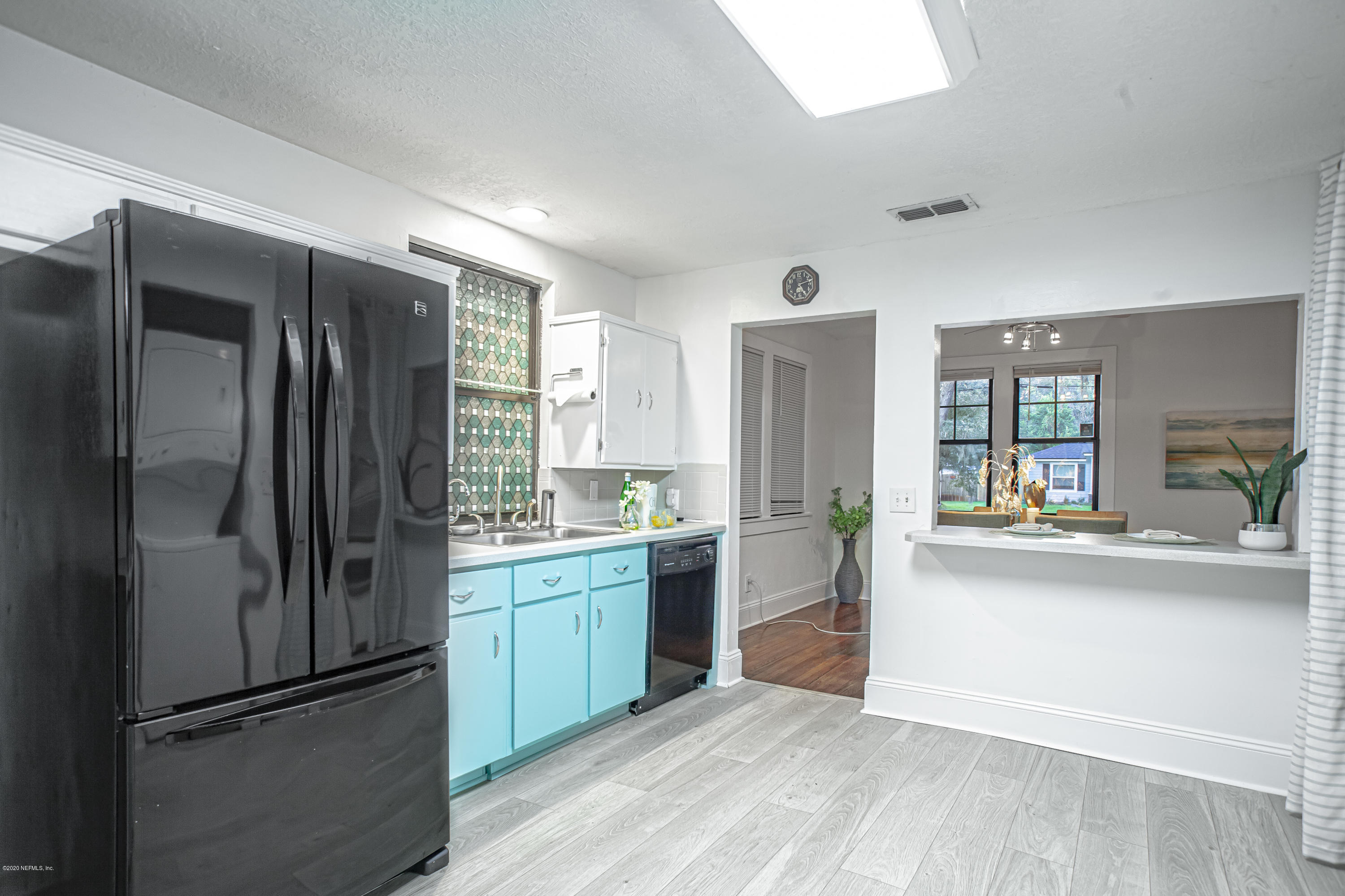5134 Ridgecrest Avenue Jacksonville, FL 32207 - Photo 10 of 22 Open and spacious Kitchen