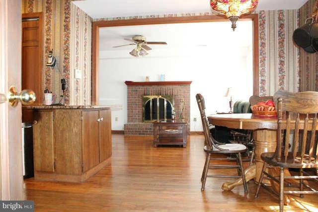 481 Ferry Point Road Annapolis, MD 21403 - Photo 3 of 30 Family Room