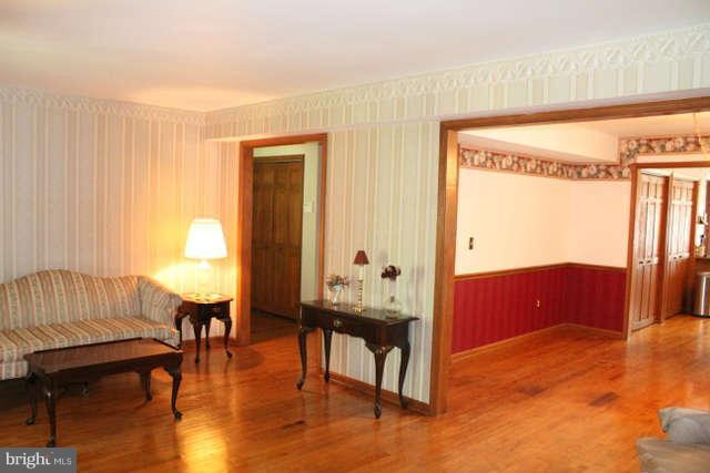 481 Ferry Point Road Annapolis, MD 21403 - Photo 5 of 30 Living Room