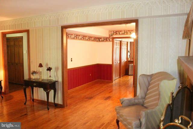 481 Ferry Point Road Annapolis, MD 21403 - Photo 7 of 30 Living Room