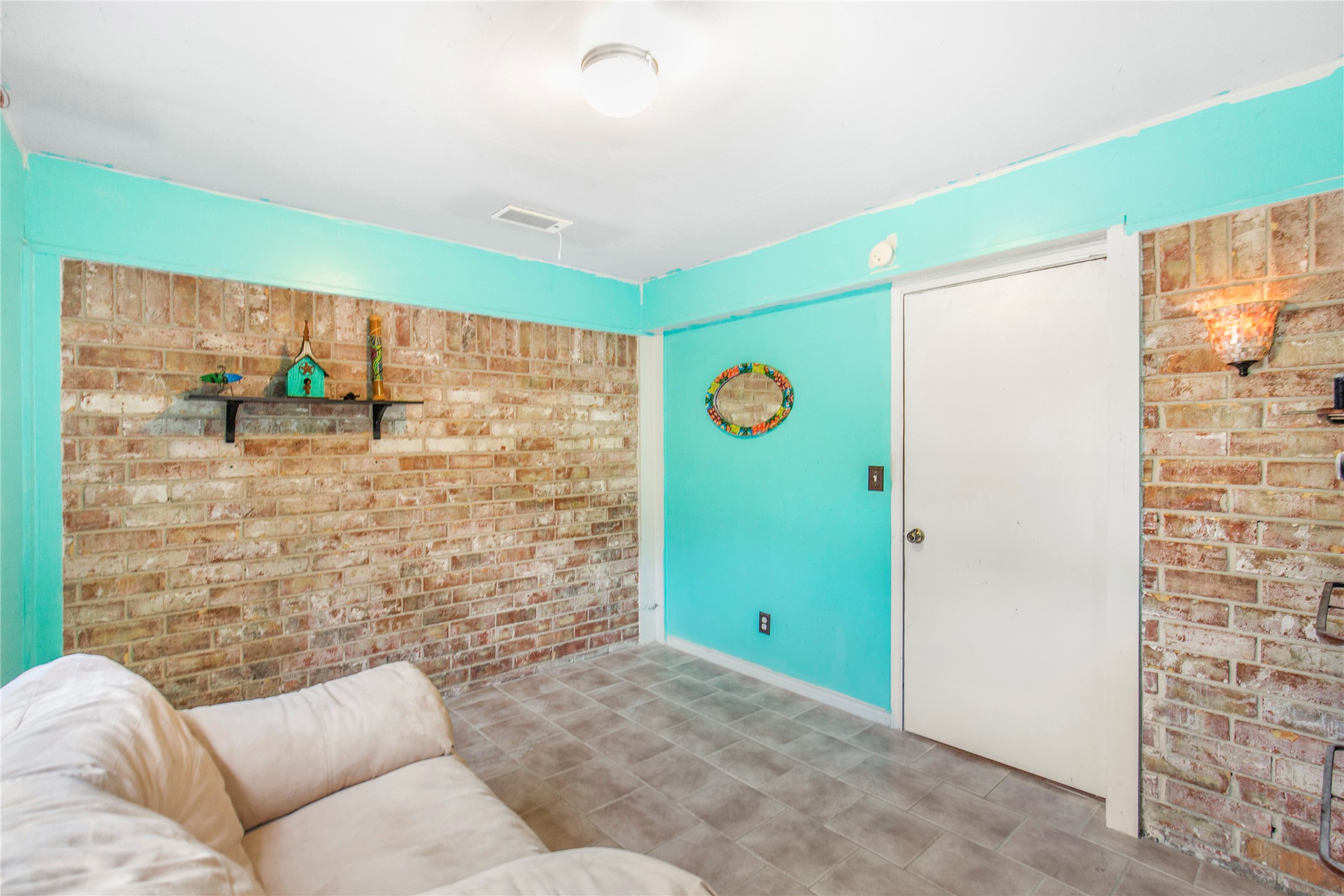 2007 Diane Street Pinehurst, TX 77362 - Photo 21 of 38 Flex room with easy access outside