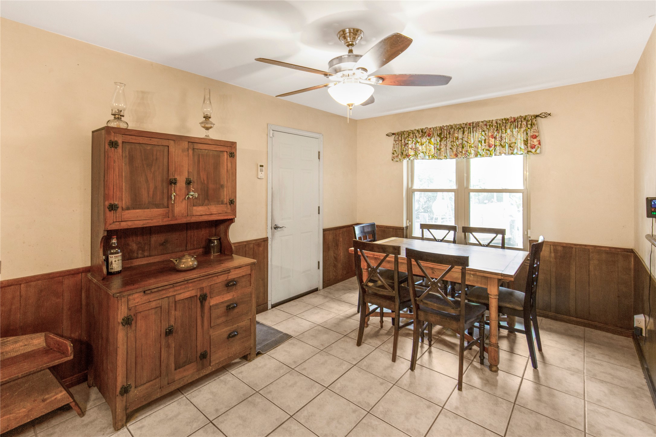 2007 Diane Street Pinehurst, TX 77362 - Photo 6 of 38