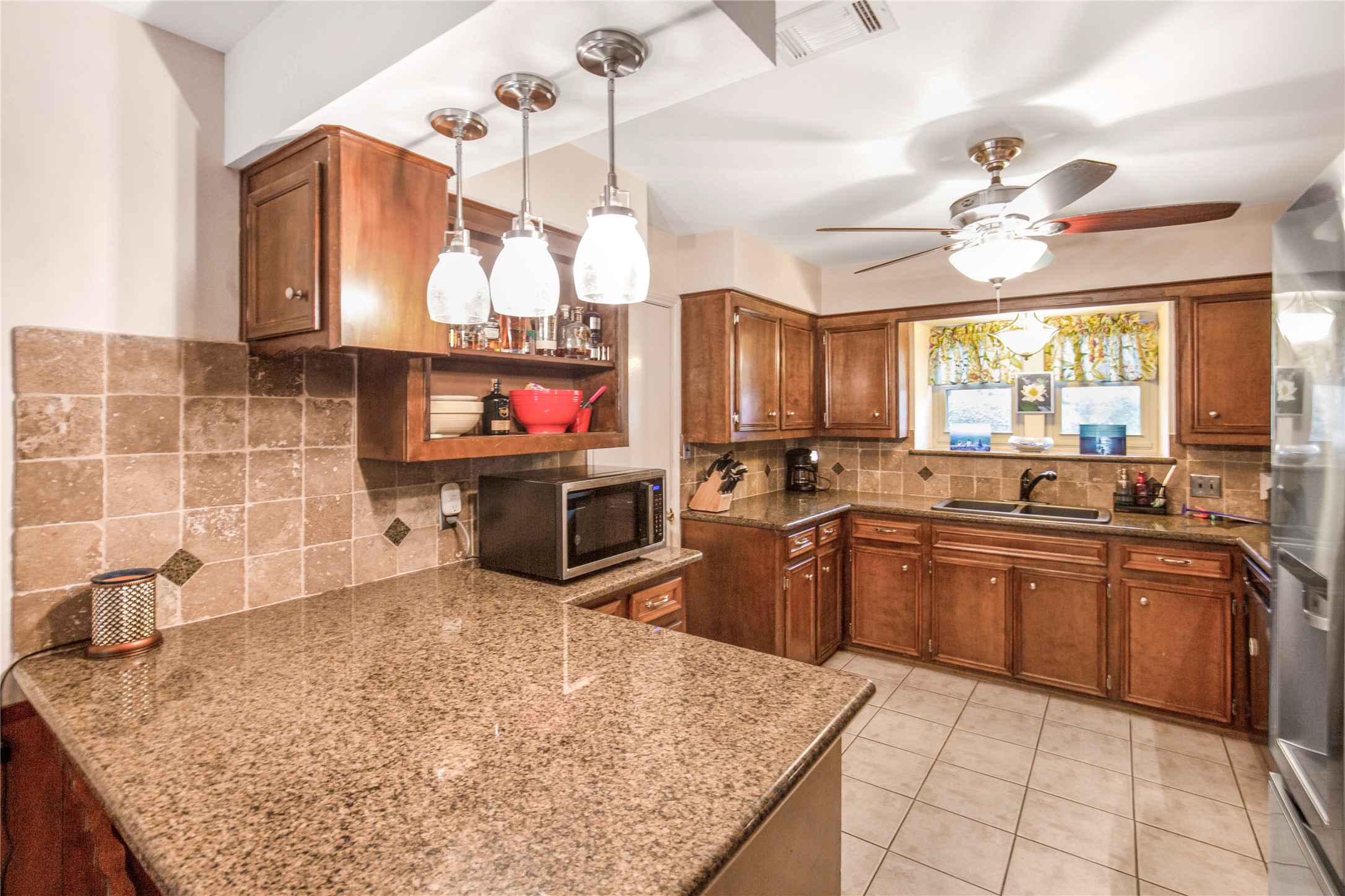 2007 Diane Street Pinehurst, TX 77362 - Photo 7 of 38