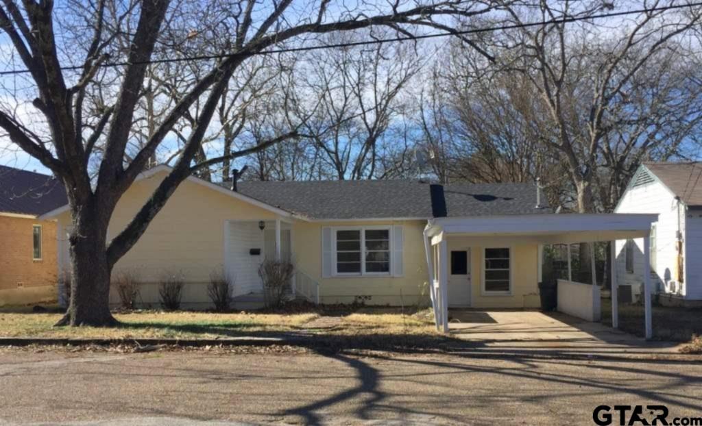 509 North Line Street Mineola, TX 75773 - Photo 1 of 16 a front view of a house with garage