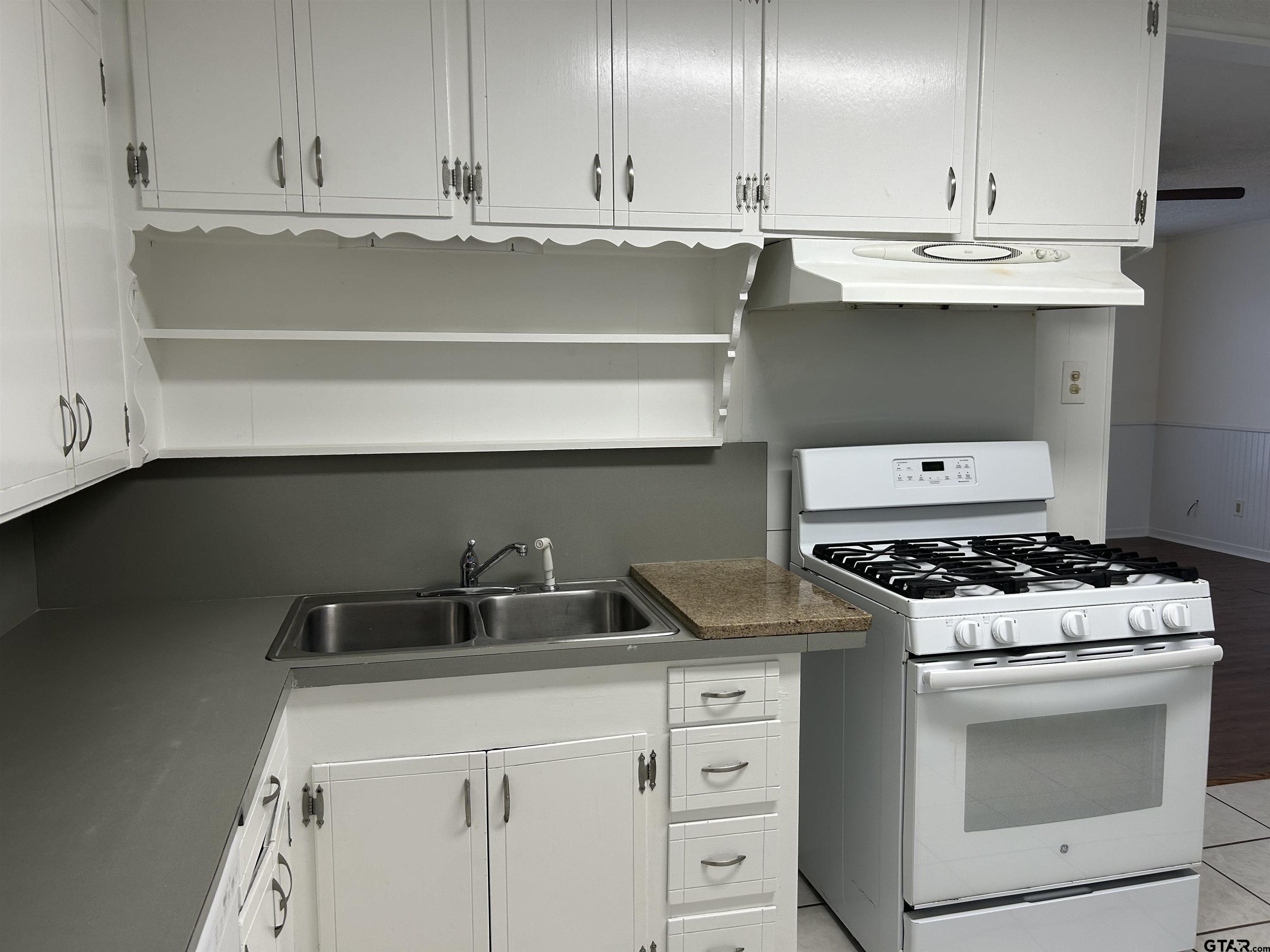 509 North Line Street Mineola, TX 75773 - Photo 3 of 16 a stove top oven sitting inside of a kitchen