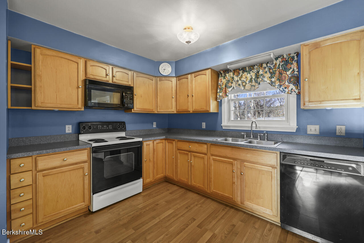 51 Bushey Road Pittsfield, MA 01201 - Photo 7 of 15 18