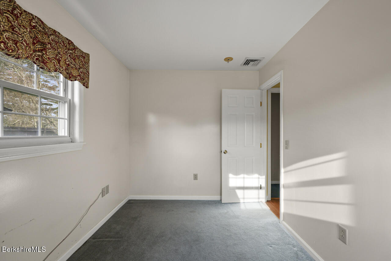 51 Bushey Road Pittsfield, MA 01201 - Photo 10 of 15 25