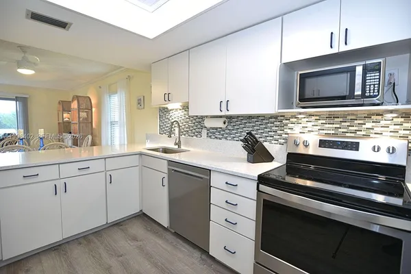 $2,400 | 18459 Southeast Wood Haven Lane, Unit J, Jupiter, FL 33469