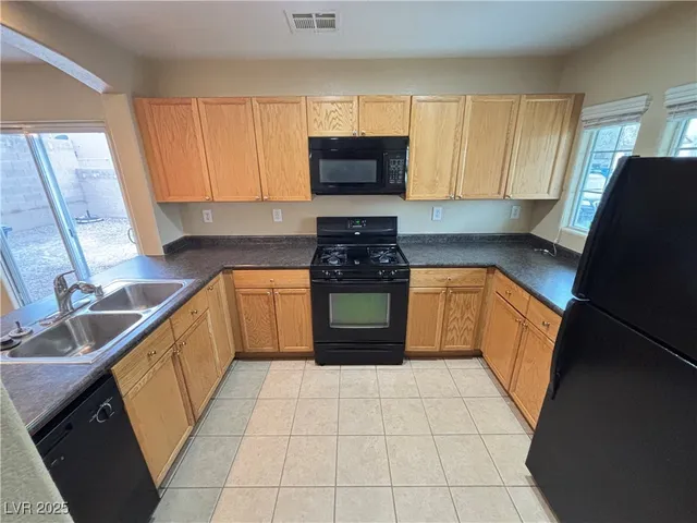 $1,825 | 8949 Careful Canvas Avenue, Las Vegas, NV 89149