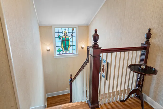 a view of entryway with a front door