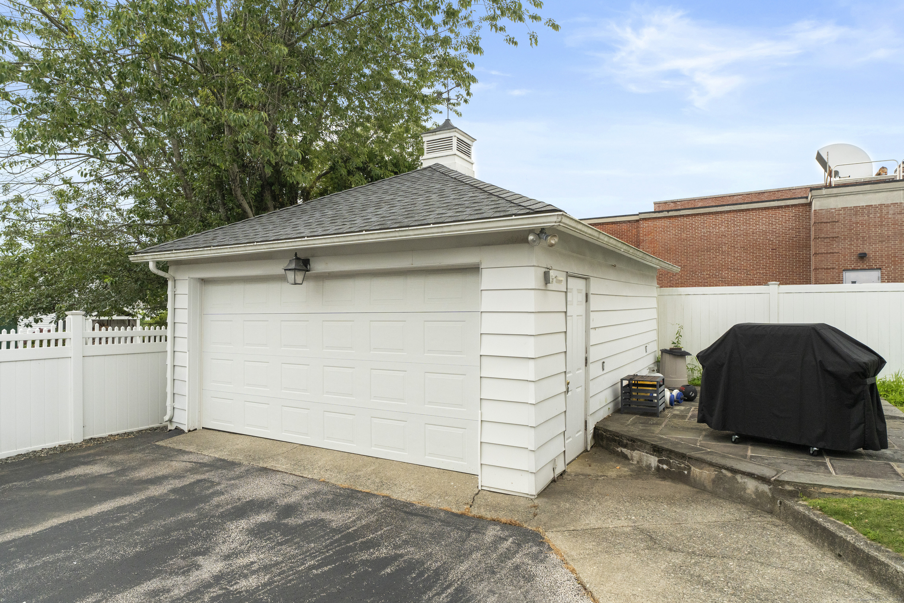 32 East Main Street Mystic, CT 06355 - Photo 29 of 40 a backyard of a house