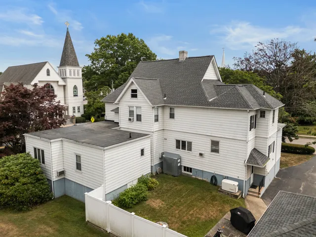 a view of house with backyard porch and furniture
