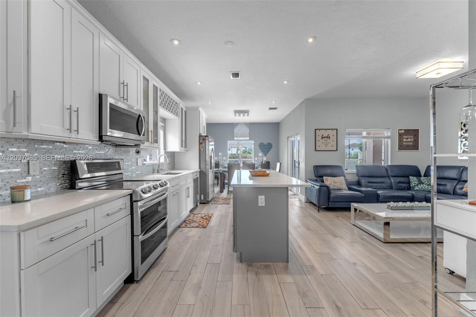 4449 Southwest 164th Path Miami, FL 33185 - Photo 5 of 40