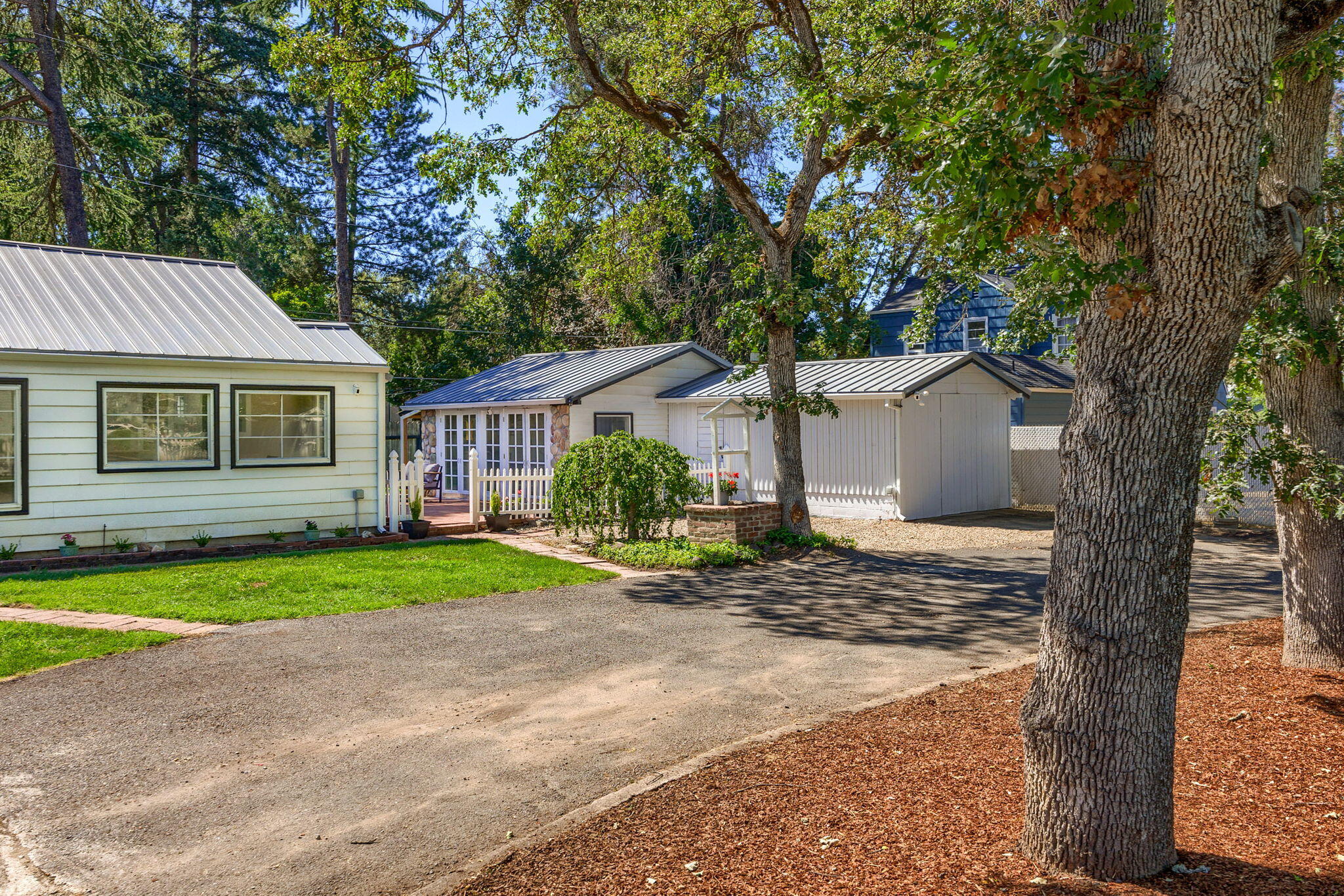 88 Oak Grove Road Medford, OR 97501 - Photo 3 of 36 ApxOG (6)