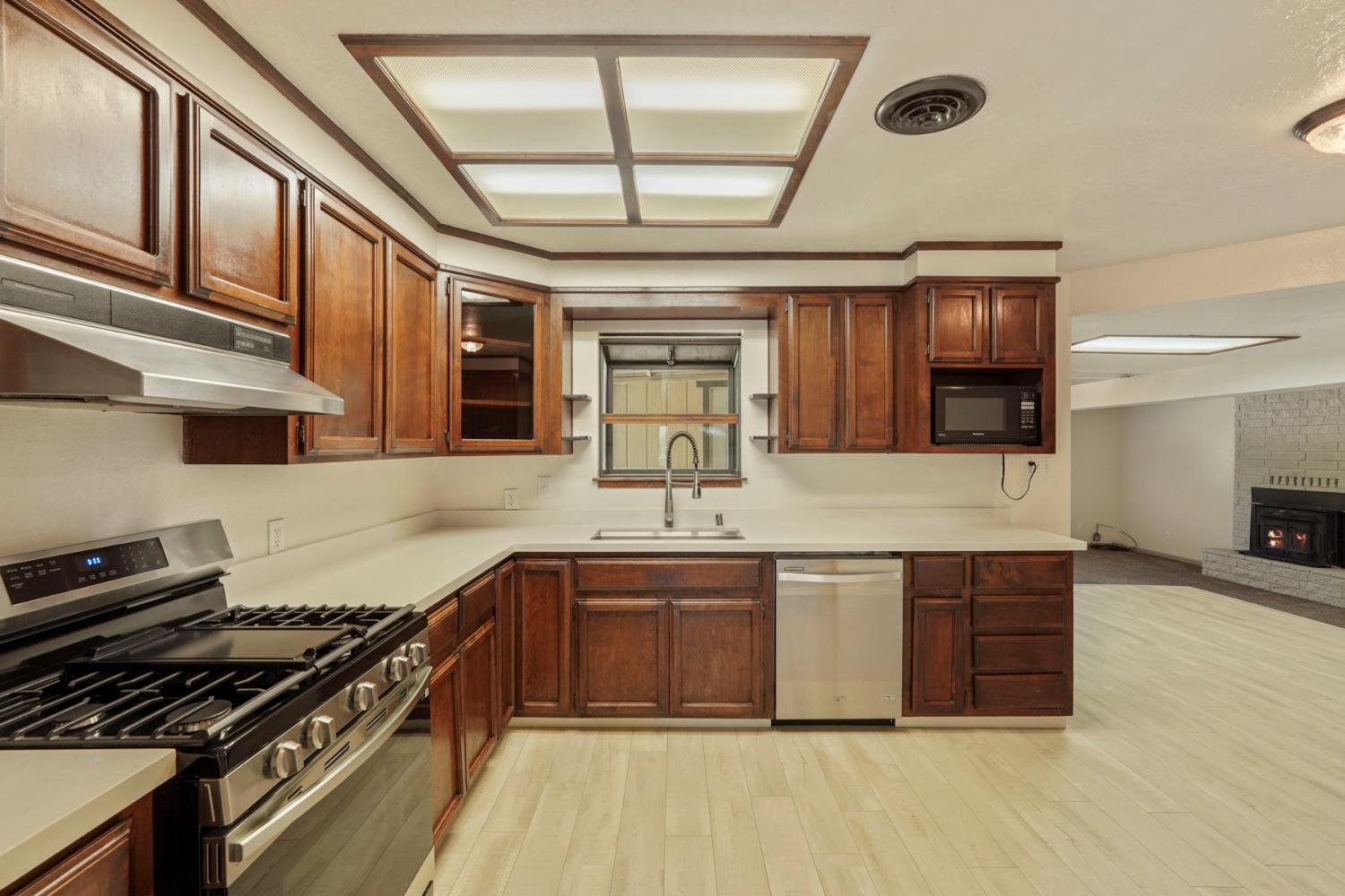 4831 Hibiscus Road Stockton, CA 95212 - Photo 7 of 38 Kitchen